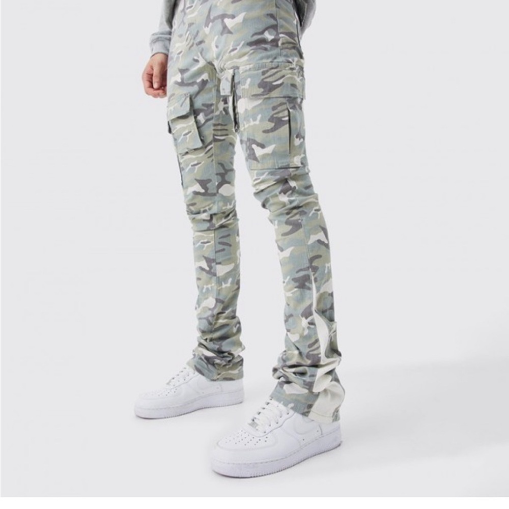 Tall Skinny Boohoo  Man Urban Flare Camo Cargo Pants